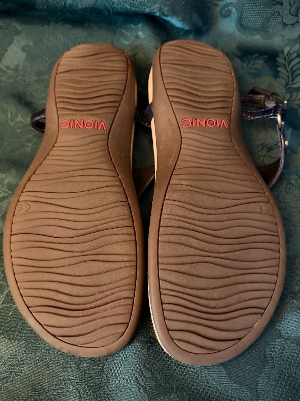 Vionic Kirra Leather Thong Sandals, Purple Metallic Sz 8.5 - Picture 10 of 12